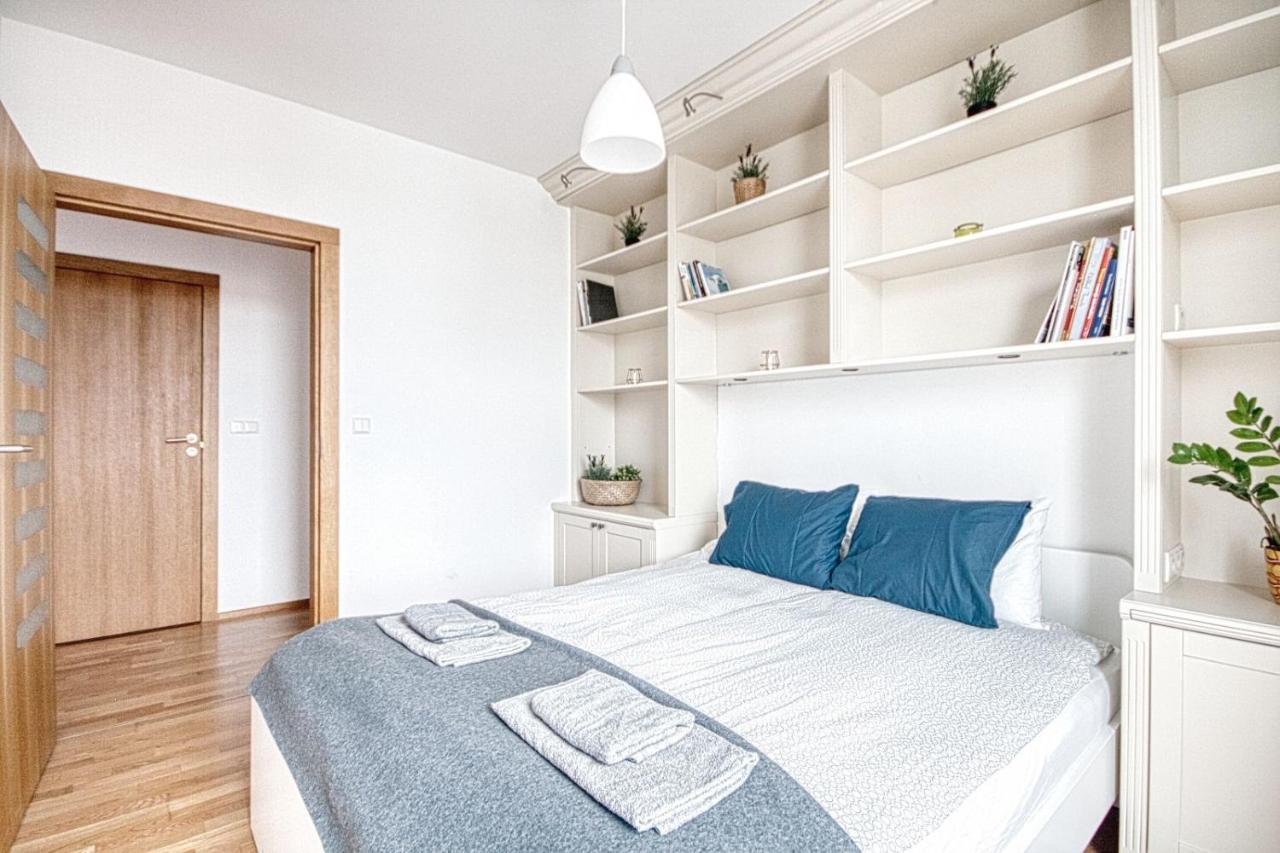 Apartment Vive Modern 3-bedroom Flat In Guarded Estate, Parking