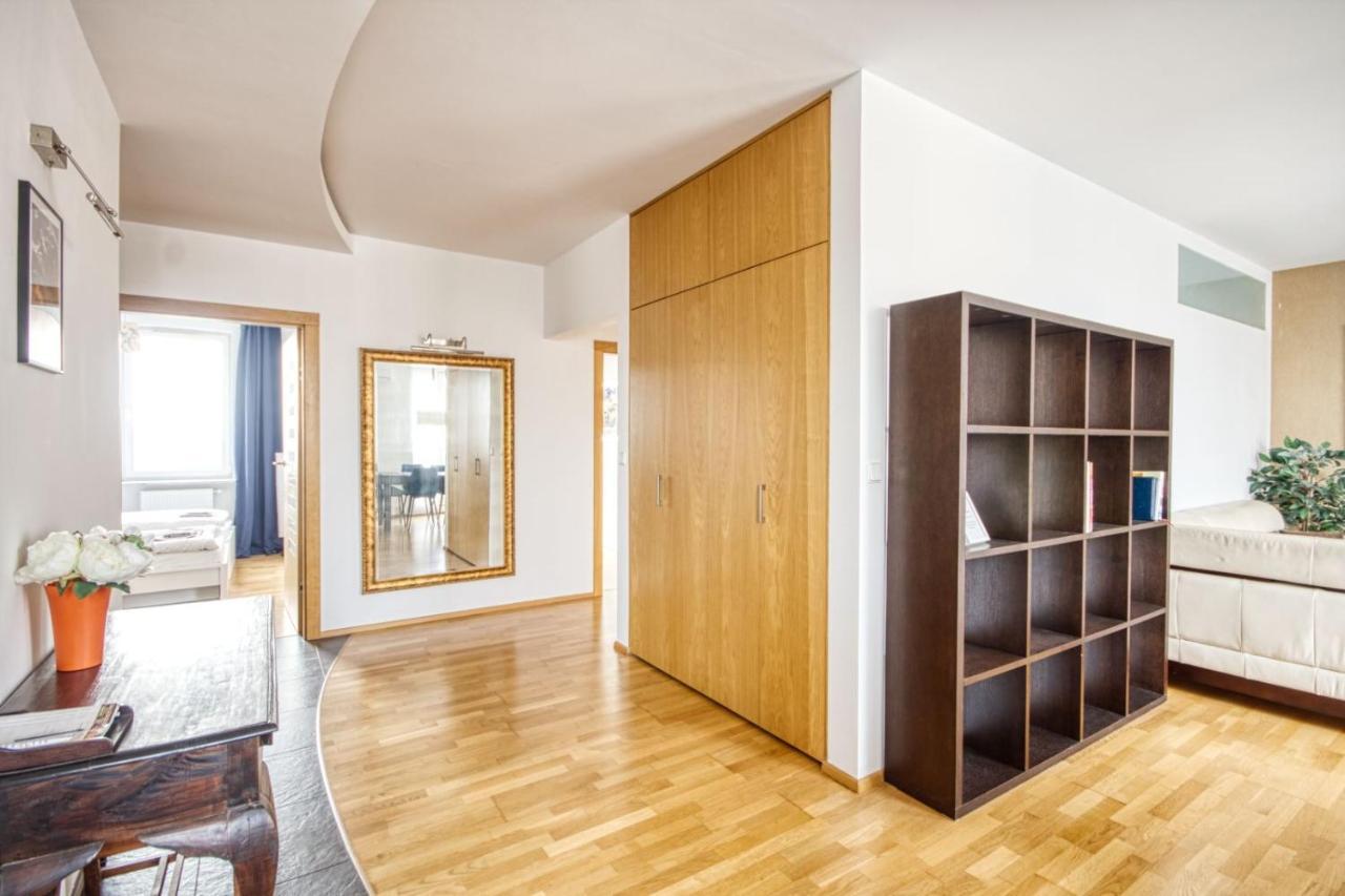 Apartment Vive Modern 3-bedroom Flat In Guarded Estate, Parking Warschau